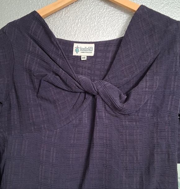 NWT Studio SKB Plum Twisted Neckline Textured Top   Size XS - Picture 7 of 13